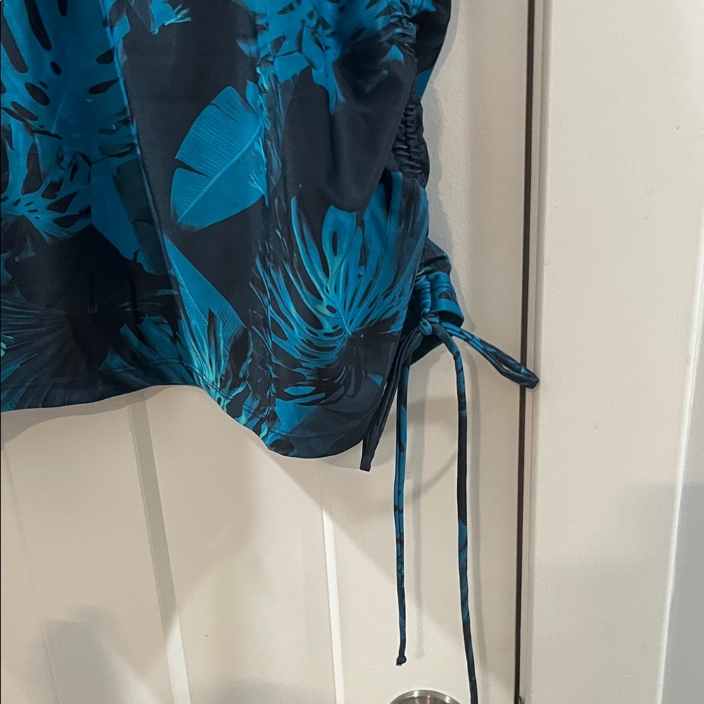 3x Short Sleeve Rash Guard Side Cinches Tropical Blue and Black Swimsuit Top NWT - Picture 5 of 11